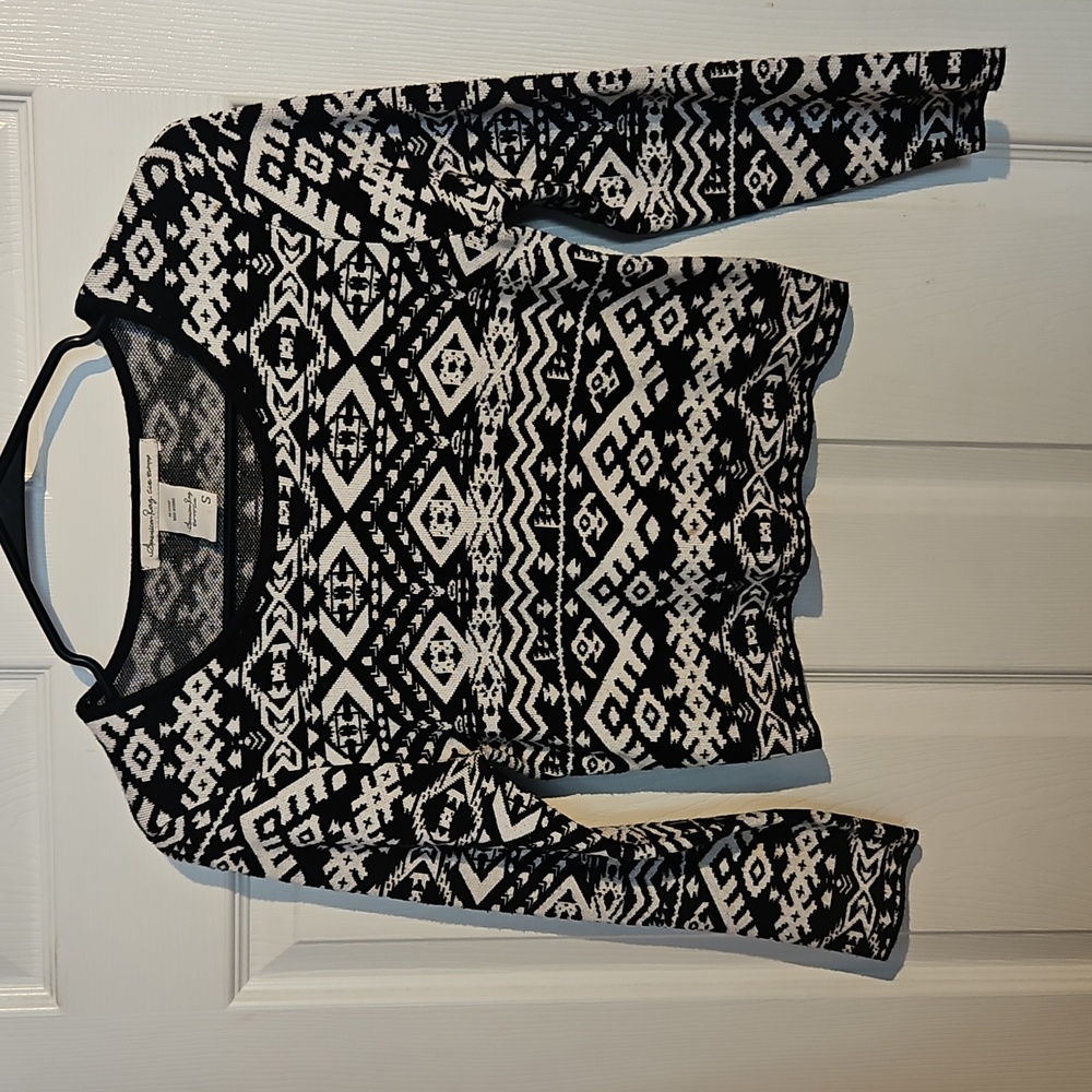 American Rag Small Black and White  Aztec Cotton Medium Sleeve Crop Top